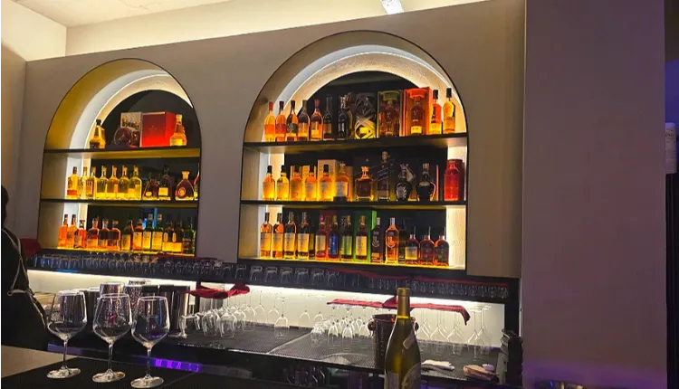 ⭐서울 강남구 분위기 압도 / 공간대여 및 와인바로 운영중이 매장입니다 ⭐